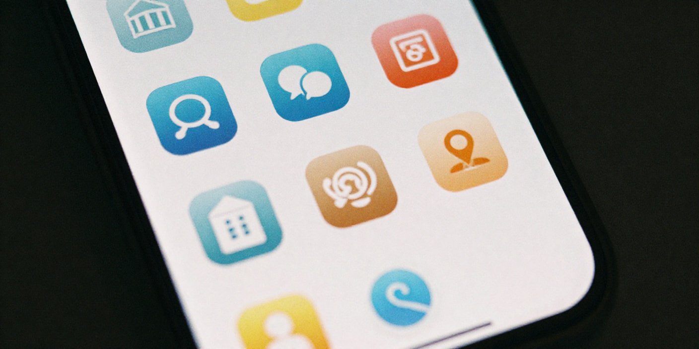 móvil con redes sociales